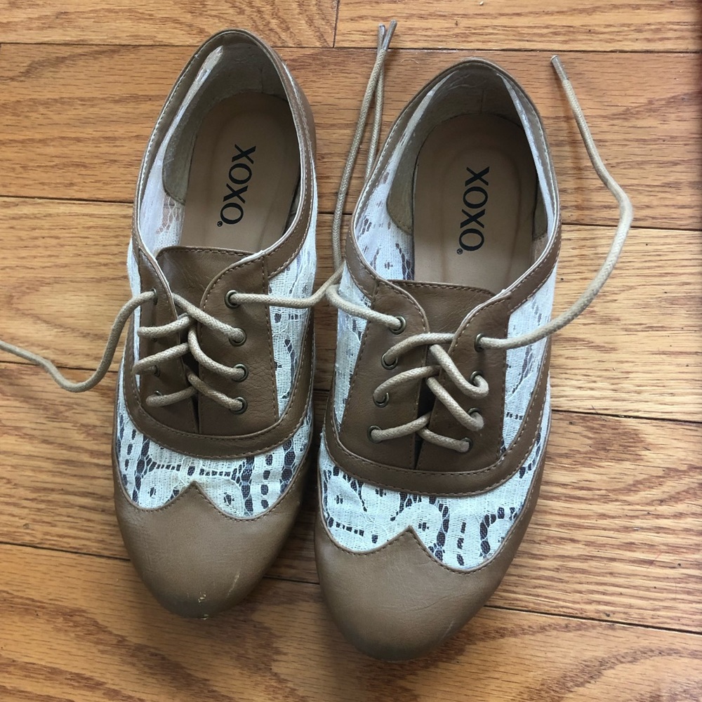 Women’s lace oxfords size 6
